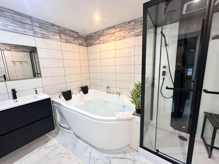 E Servagnat T3 Luxe Avec Sauna Jacuzzi Et Hammam Épernay Exteriör bild
